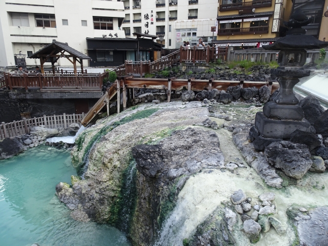 30381647_s 雄大な自然に包まれる日本の絶景温泉10選